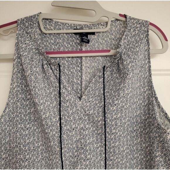 Women's Gap White/Blue Floral Sleeveless V-Neck Blouse | Size XS - Picture 3 of 7
